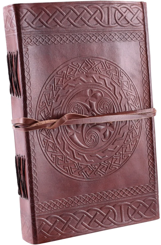 2016005301 – LARP Livre en cuir avec motif celtique 21 x 14 cm