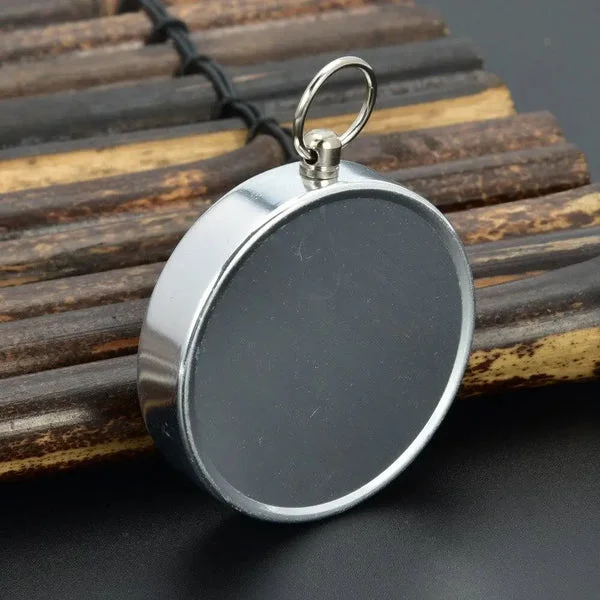 BOUSSOLE DE SURVIE – PORTE-CLÉS MÉTALLIQUE