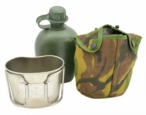 Cantine de l’armée néerlandaise 1QT avec gobelet en acier inoxydable et sac camo DPM