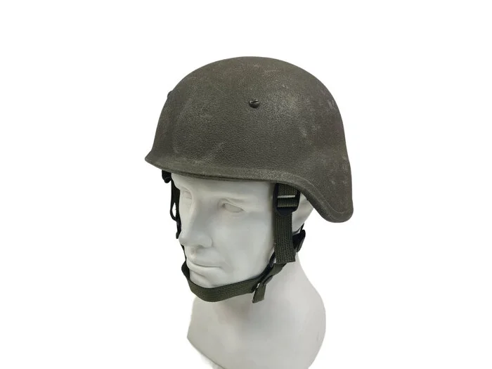 Casque de combat balistique italien P.T. en kevlar, vert olive