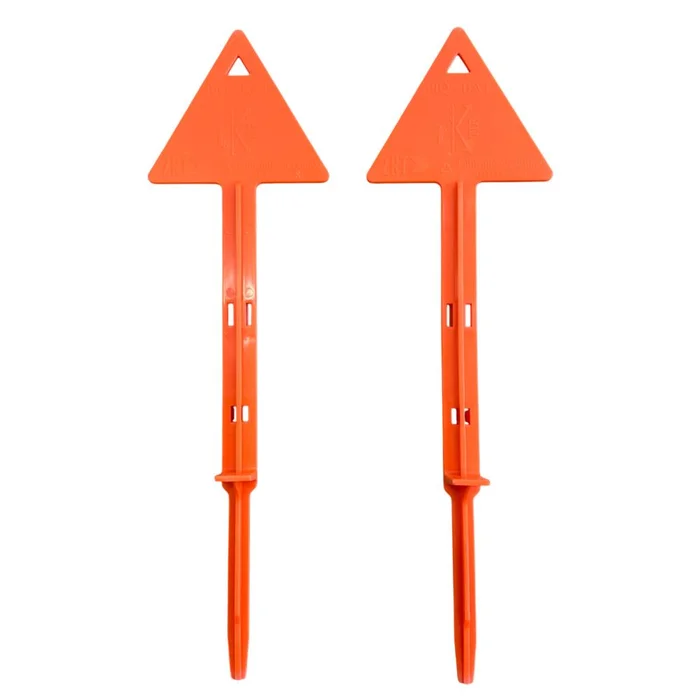 PAIRE DE PIQUETS DE BATTUE