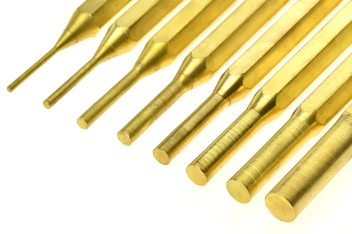 ST1032B – Set de 8 chasses goupilles laiton